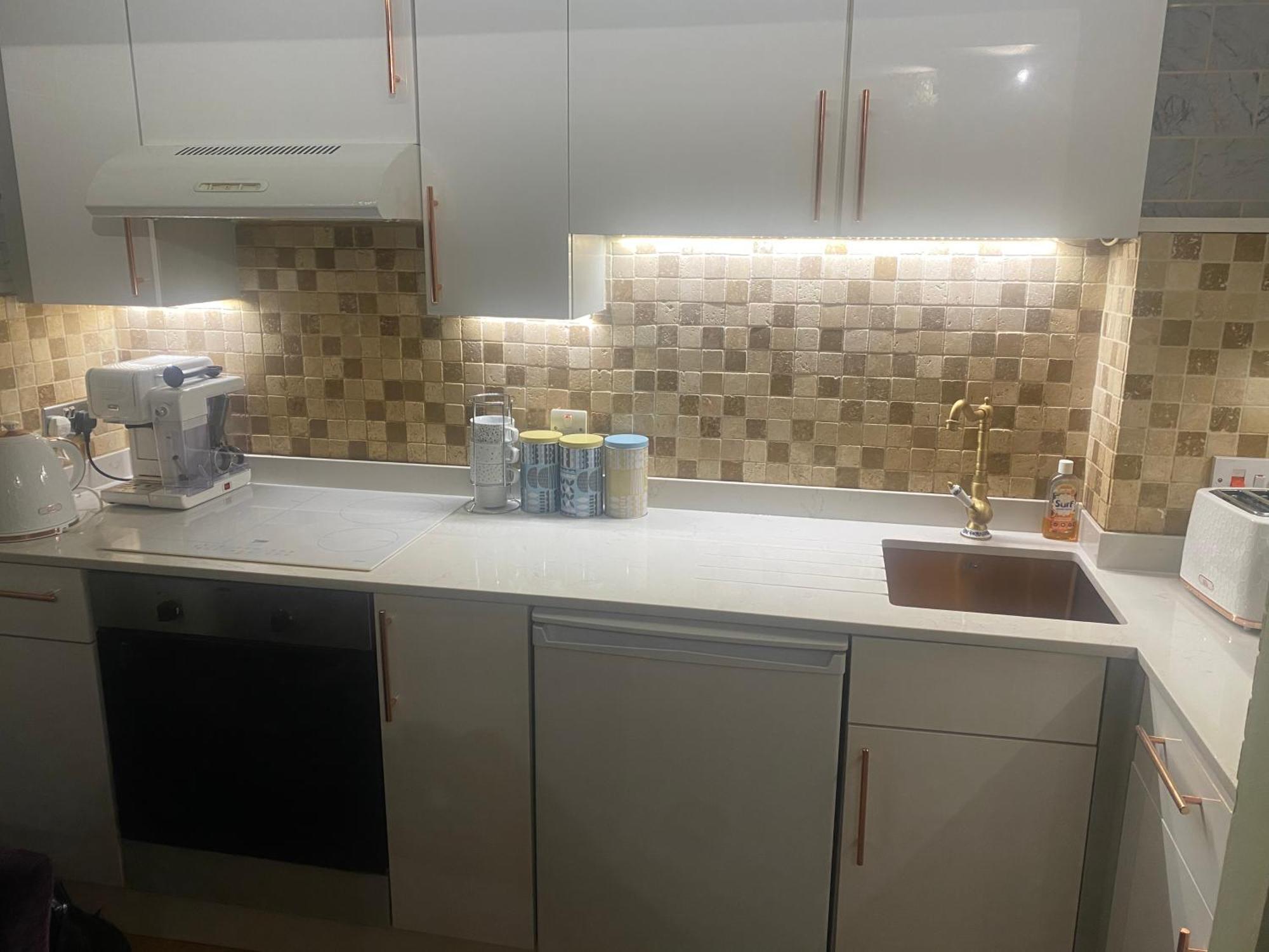 Quiet Lower Floor 2 Bed City Apartment With Private Patio Garden บาธ ภายนอก รูปภาพ