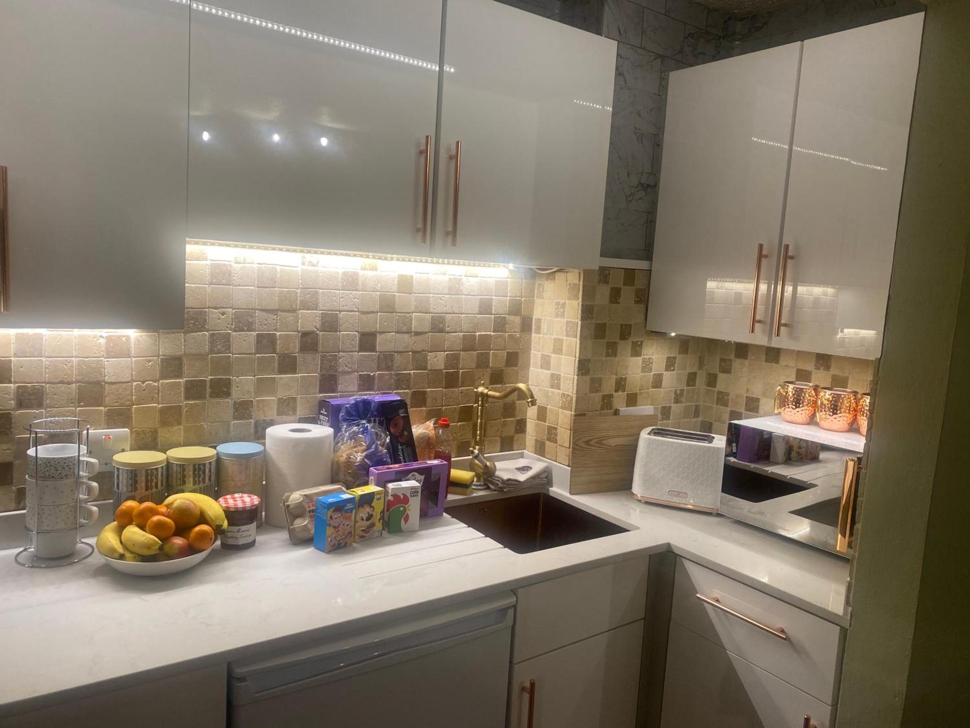 Quiet Lower Floor 2 Bed City Apartment With Private Patio Garden บาธ ภายนอก รูปภาพ